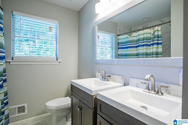 3501 Pineland Dr, Birmingham, AL 35243 - full bath featuring vanity, marble look tiles, toilet, and curtained shower