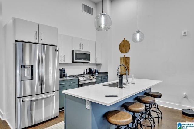 1801 2nd Ave N Unit 309, Birmingham, AL 35203 - kitchen featuring appliances with stainless steel finishes, a sink, baseboards, dark wood-style floors, and a breakfast bar area