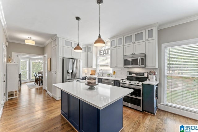 1505 Cypress Ln, Hoover, AL 35244 - kitchen with appliances with stainless steel finishes, light countertops, tasteful backsplash, a kitchen island, and light wood finished floors
