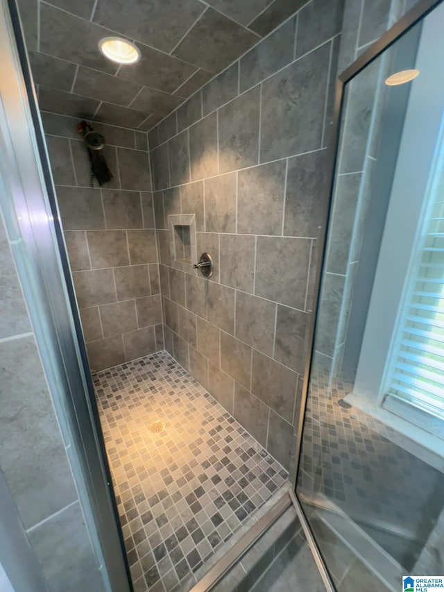 1013 Edgewater Ln, Chelsea, AL 35043 - full bath with a shower stall
