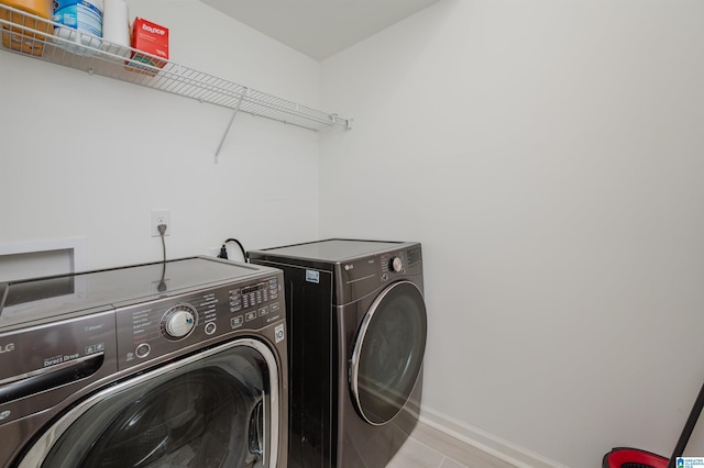 1063 Timberline Rdg, Calera, AL 35040 - laundry room featuring independent washer and dryer and baseboards