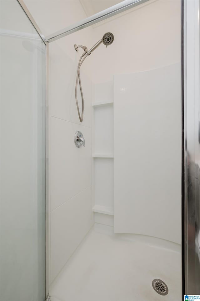 1063 Timberline Rdg, Calera, AL 35040 - bathroom with a stall shower