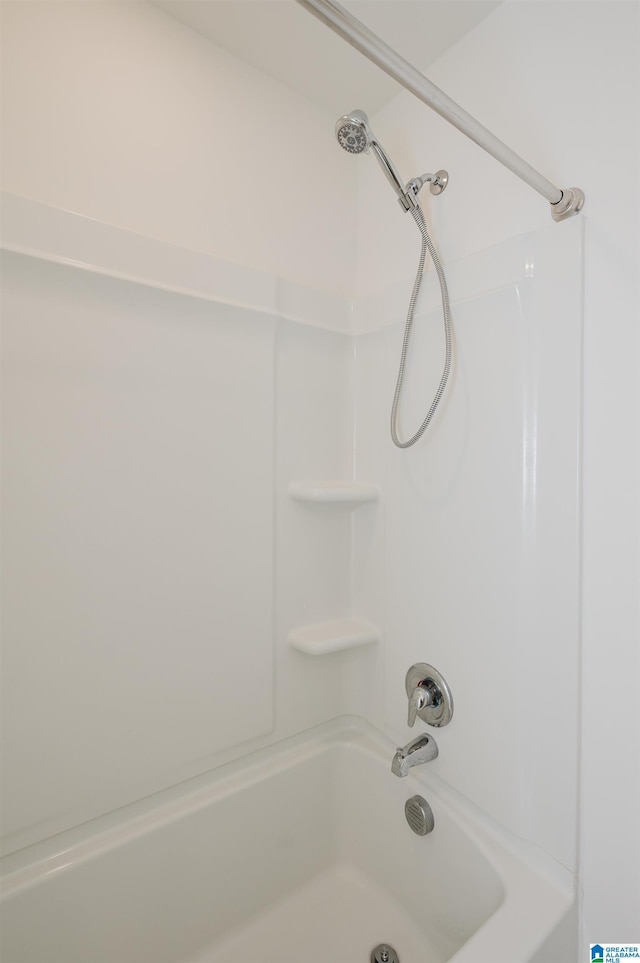 1063 Timberline Rdg, Calera, AL 35040 - full bathroom featuring washtub / shower combination