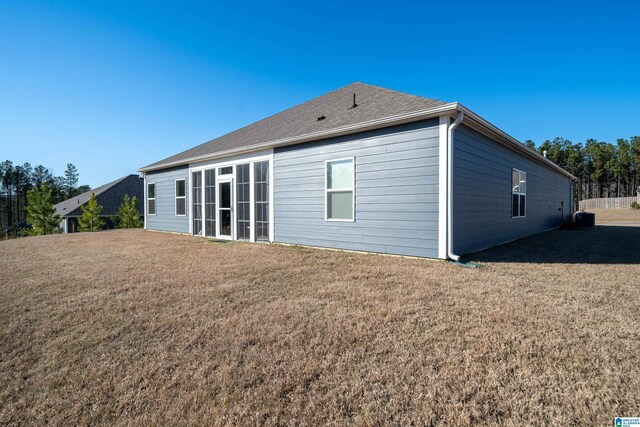 154 Halifax Ln, Chelsea, AL 35043 - rear view of property featuring a yard