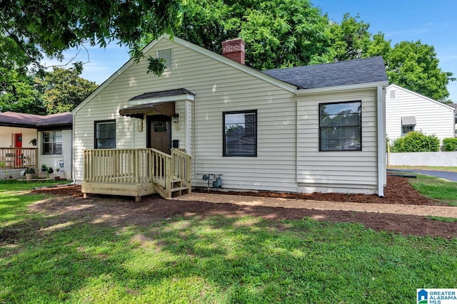 741 Center Pl SW, Birmingham, AL 35211 - bungalow-style house with a chimney, roof with shingles, and a front yard