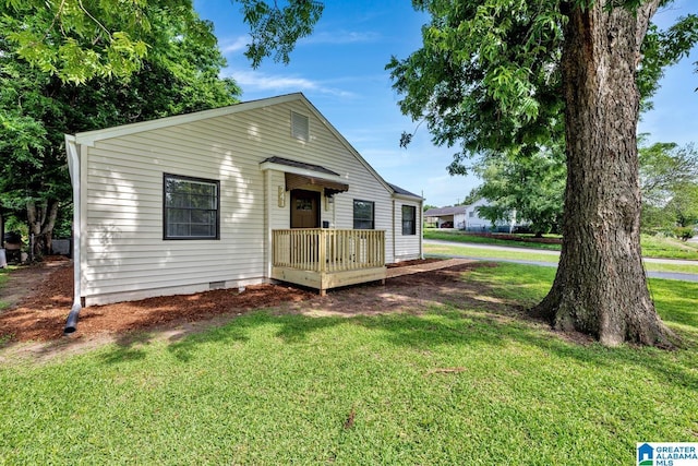 741 Center Pl SW, Birmingham, AL 35211 - view of front of home featuring a front lawn and crawl space