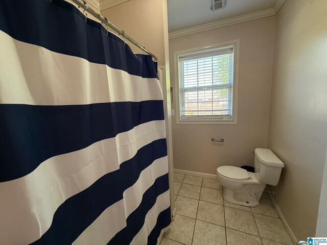 1005 4th Ave N, Clanton, AL 35045 - full bathroom with toilet, crown molding, tile patterned floors, baseboards, and curtained shower