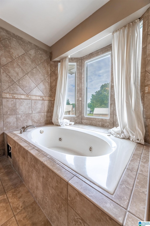 1709 Round Hill Rd, Weaver, AL 36277 - full bath featuring a jetted tub