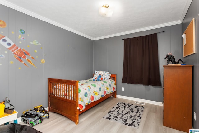 4507 Charles Ave, Anniston, AL 36206 - bedroom featuring wood finished floors, crown molding, and baseboards