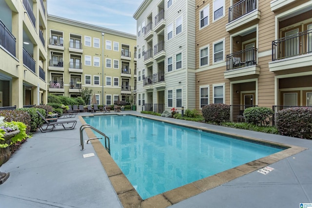 401 20th St S Unit 322, Birmingham, AL 35233 - community pool with a patio area