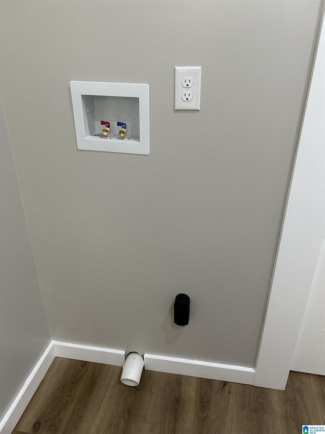 140 County Road 603, Hanceville, AL 35077 - laundry room featuring dark wood-type flooring, washer hookup, baseboards, and hookup for an electric dryer