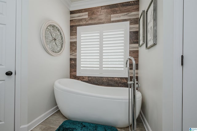 325 Driving Range Rd, Cropwell, AL 35054 - full bath featuring baseboards, a soaking tub, and ornamental molding