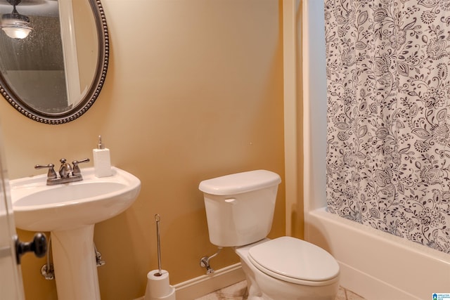 178 Jerry Marsh Rd, Locust Fork, AL 35097 - bathroom featuring toilet, shower / bath combo with shower curtain, baseboards, and tile patterned flooring