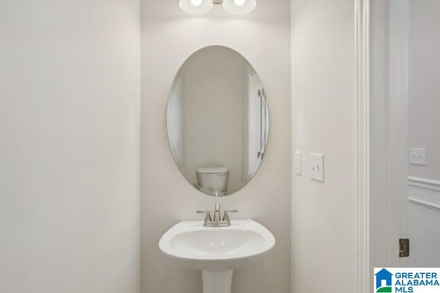2029 Valley Run, Leeds, AL 35094 - half bathroom featuring a sink and toilet