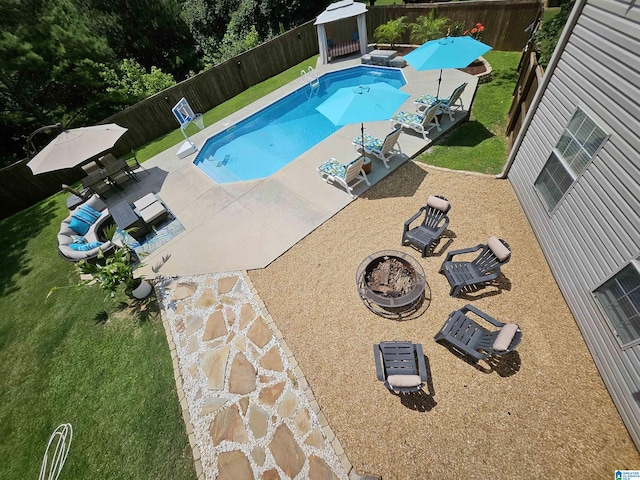 552 Old Cahaba Dr, Helena, AL 35080 - view of pool with an outdoor fire pit, a patio area, and a fenced backyard