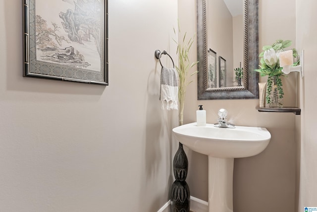 1963 Russet Hill Ln, Hoover, AL 35244 - bathroom featuring baseboards