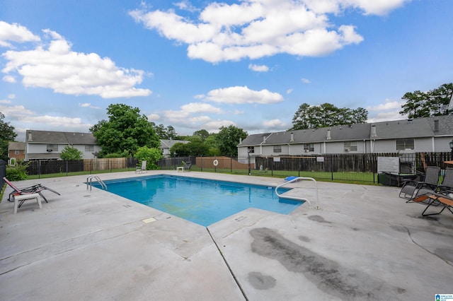 1529 Applegate Ln, Alabaster, AL 35007 - community pool featuring a patio
