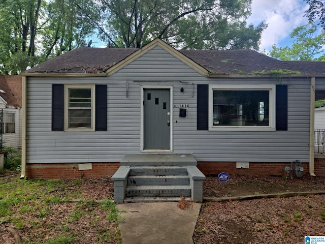 1414 27th St, Birmingham, AL 35218 - bungalow-style house with crawl space and a shingled roof