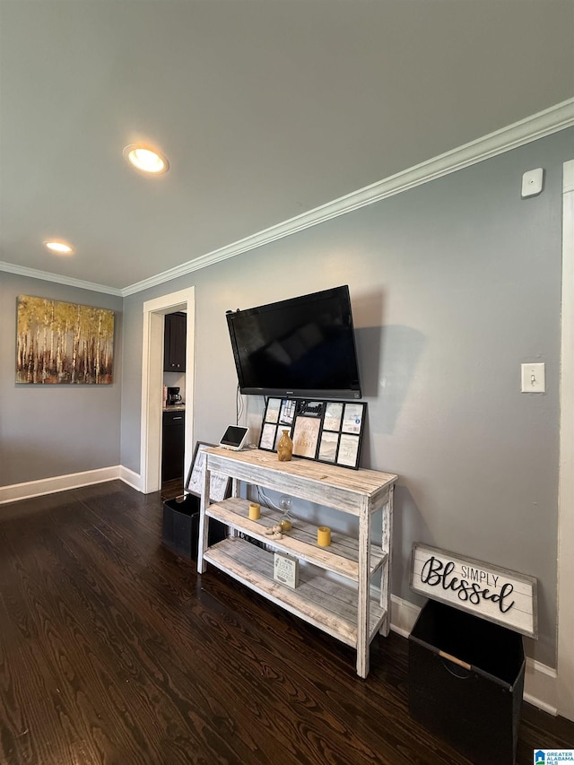115 Ridgeway Ave, Gadsden, AL 35901 - detailed view of ornamental molding, wood finished floors, and recessed lighting