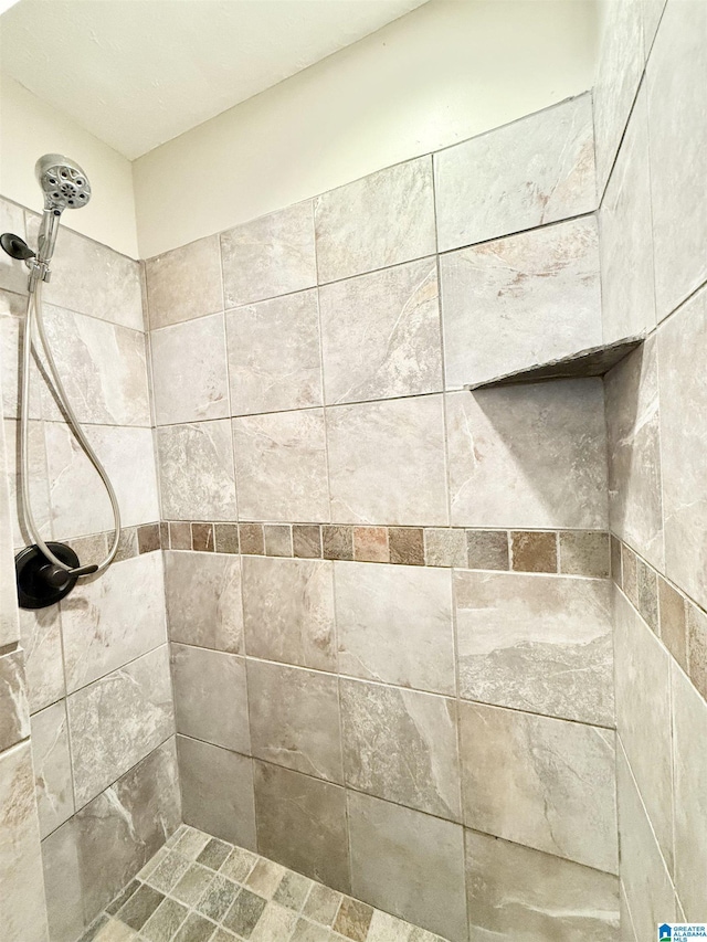 115 Ridgeway Ave, Gadsden, AL 35901 - full bathroom with tiled shower