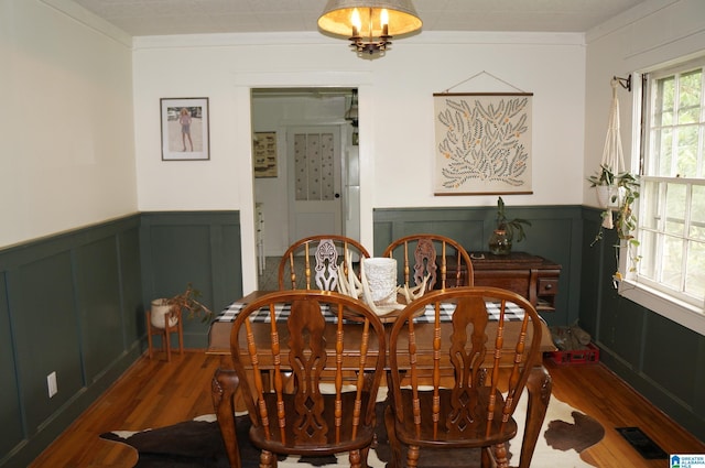 702 4th St SW, Childersburg, AL 35044 - dining area with a wainscoted wall, wood finished floors, and a decorative wall