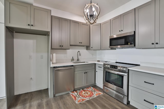 442 Lakeview Cir, Alpine, AL 35014 - kitchen featuring stainless steel appliances, gray cabinets, a chandelier, and dark wood-style floors