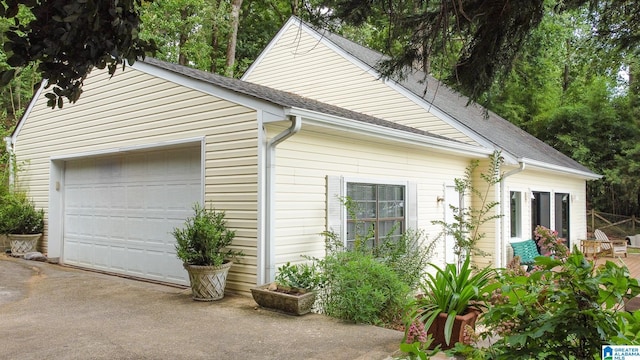 442 Lakeview Cir, Alpine, AL 35014 - view of side of home with roof with shingles, driveway, and an attached garage