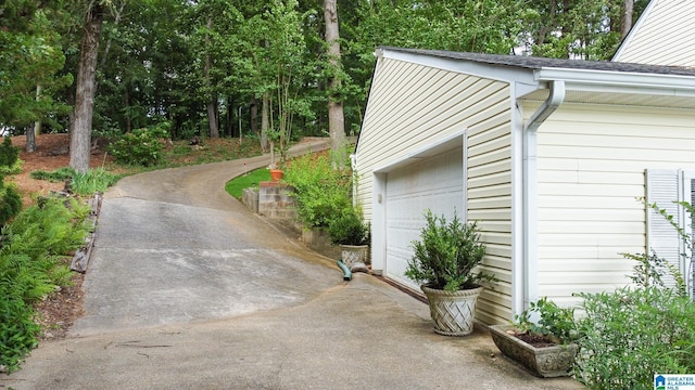 442 Lakeview Cir, Alpine, AL 35014 - garage with driveway