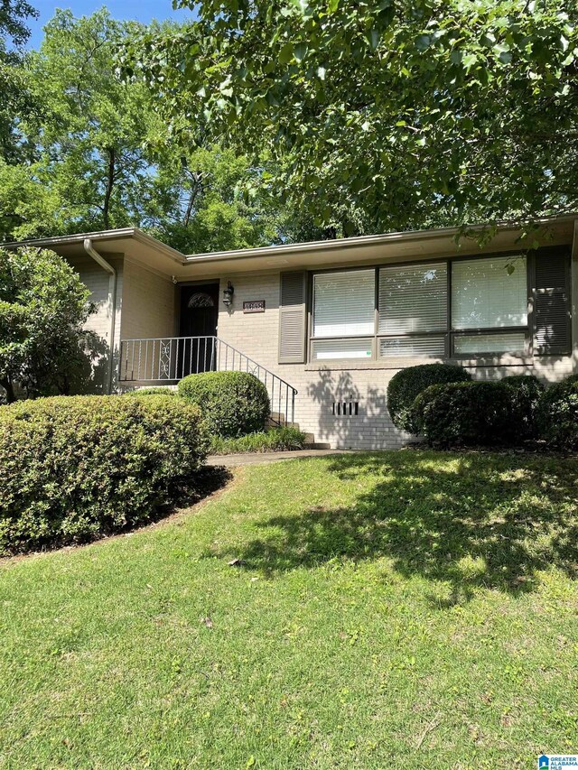 4648 Clairmont Ave S, Birmingham, AL 35222 - view of front of house with a front yard and brick siding