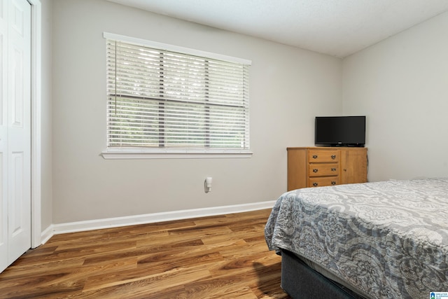 405 Willow Dr, Hueytown, AL 35023 - bedroom featuring wood finished floors and baseboards