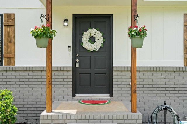 405 Willow Dr, Hueytown, AL 35023 - entrance to property featuring a porch