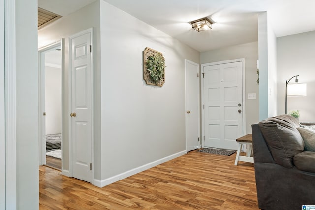 405 Willow Dr, Hueytown, AL 35023 - entryway with light wood-style floors and baseboards