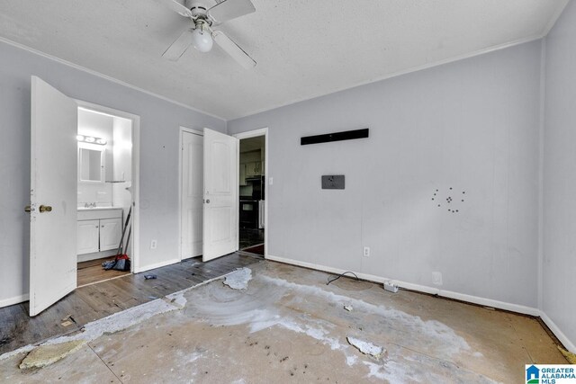 1821 4th St NW, Center Point, AL 35215 - unfurnished bedroom with ensuite bathroom, crown molding, and ceiling fan