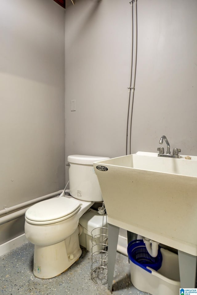 204 Shalimar Cir, Alabaster, AL 35007 - bathroom featuring toilet