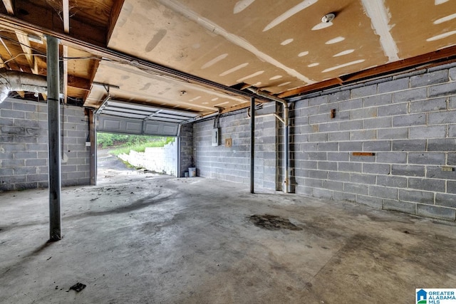 1722 6th Place Cir NW, Center Point, AL 35215 - garage with concrete block wall