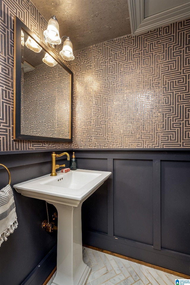 3443 Cliff Rd S, Birmingham, AL 35205 - bathroom with wallpapered walls