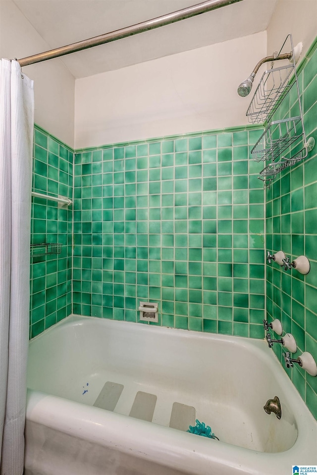 3443 Cliff Rd S, Birmingham, AL 35205 - bathroom featuring shower / bathtub combination with curtain