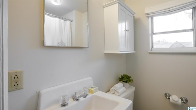 3443 Cliff Rd S, Birmingham, AL 35205 - full bath with a sink and toilet