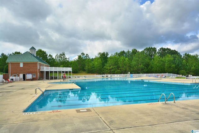 401 Waterford Highlands Way, Calera, AL 35040 - community pool with a patio area