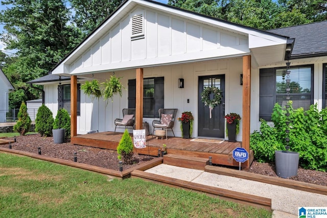 6400 Glenview Cir, Gardendale, AL 35071 - modern farmhouse style home featuring board and batten siding, covered porch, and a shingled roof