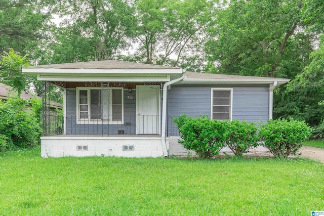 2242 3rd Ave S, Irondale, AL 35210 - view of front facade with a porch and a front yard