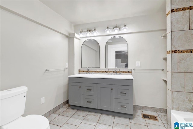 1125 SW 15th St, Birmingham, AL 35211 - bathroom featuring double vanity, a bathtub, and tile patterned flooring