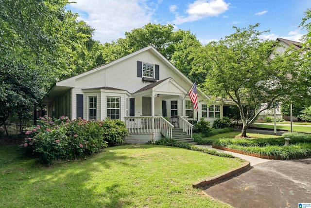 512 Park Ave, Hoover, AL 35226 - bungalow featuring a front yard and covered porch