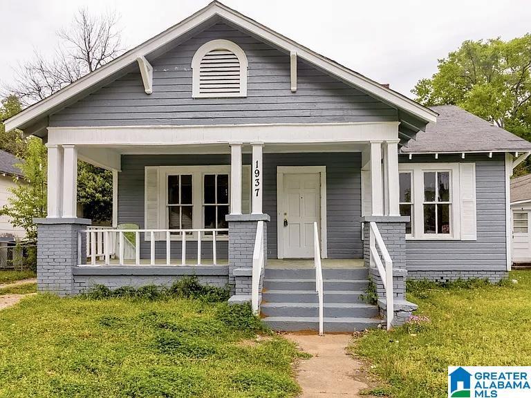 1937 James Ave, Montgomery, AL 36107 - view of front facade featuring covered porch and a front lawn