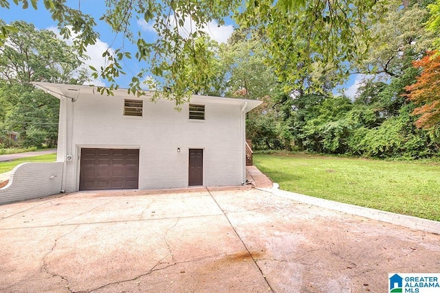 532 Hickory St, Birmingham, AL 35206 - garage with driveway