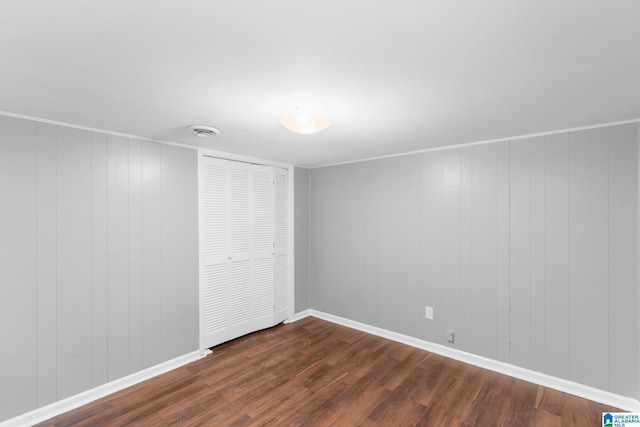 2005 Crossvine Rd, Hoover, AL 35244 - unfurnished bedroom with dark wood-style floors and a closet