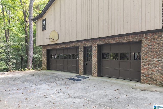 2005 Crossvine Rd, Hoover, AL 35244 - garage with concrete driveway