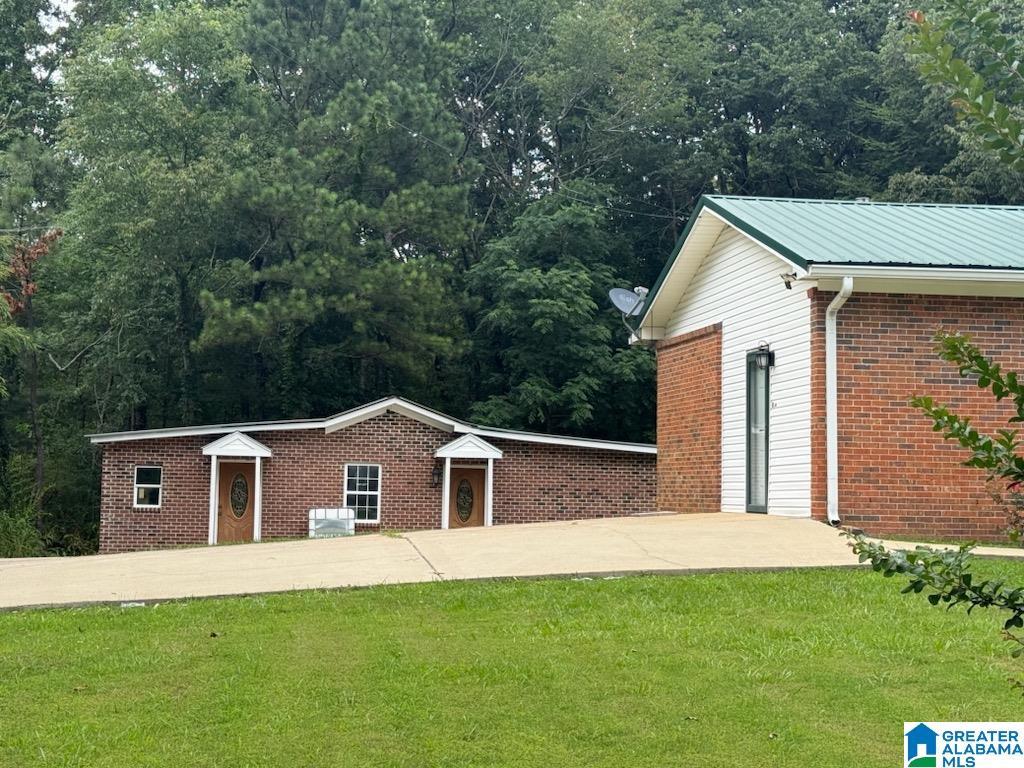935 W 42nd St, Anniston, AL 36206 - view of outbuilding with a wooded view