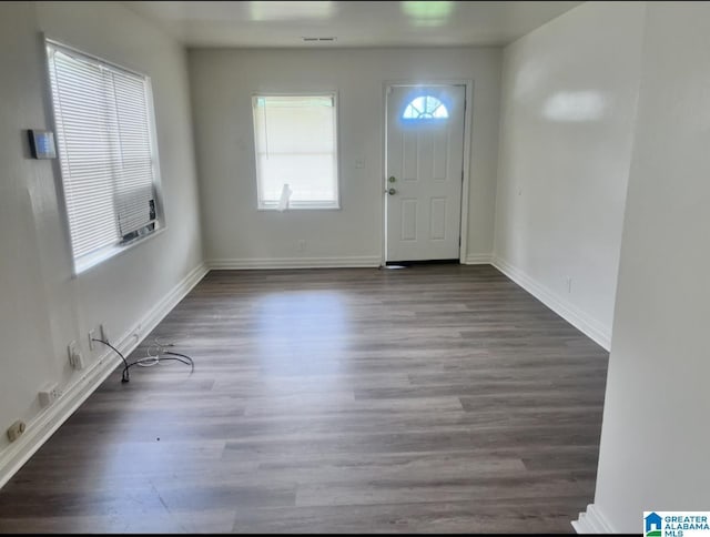 1641 17th Pl SW, Birmingham, AL 35211 - foyer entrance featuring wood finished floors and baseboards