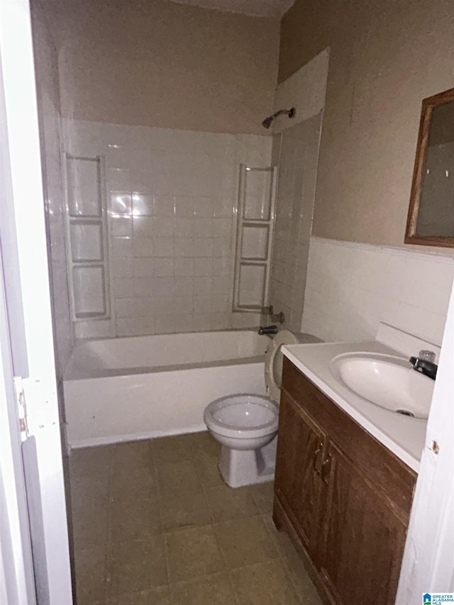 2511 20th Pl, Ensley, Birmingham, AL 35208 - full bath with vanity, shower / washtub combination, and wainscoting